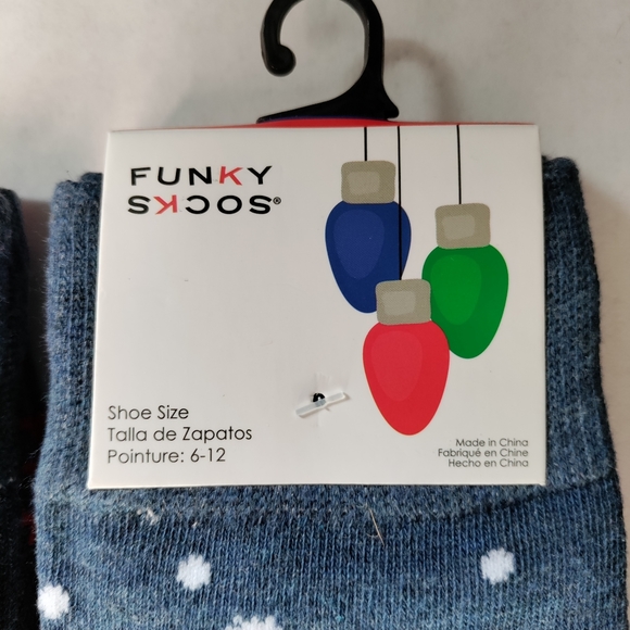 3/$20 Penguin Santa reindeer Christmas snow Funky Socks blue with gift tag - Picture 2 of 9